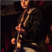 Profesor de guitarra: clases de teoría musical accesible para principiantes, escalas e improvisación